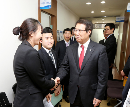 동아대, 우수 중견기업 채용박람회 '성황'