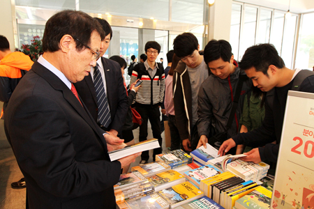 동아대, 독서 활동 증진을 위한 '동아 북 페스티벌' 열어