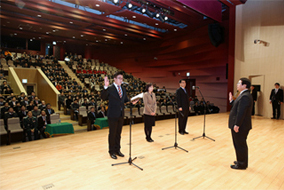 동아인 윤리강령 선포식 선서 장면